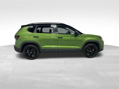 2025 Volkswagen Taos 1.5T SE Black