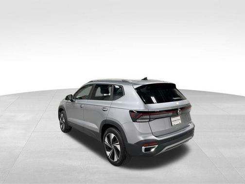 Pyrite Silver Metallic 2025 Volkswagen Taos 1.5T SE