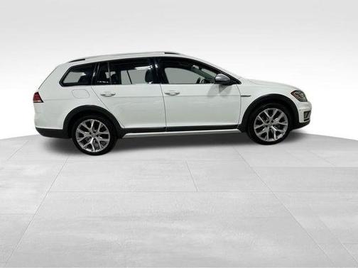 Pure White 2018 Volkswagen Golf Alltrack TSI SEL