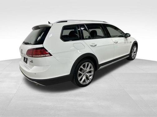 Pure White 2018 Volkswagen Golf Alltrack TSI SEL