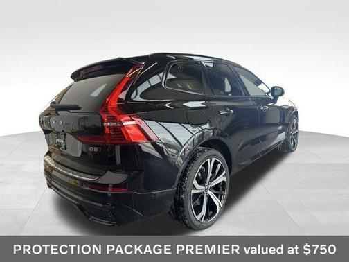 2023 Volvo XC60 B5 Ultimate Dark Theme