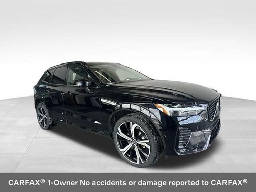 2023 Volvo XC60 B5 Ultimate Dark Theme