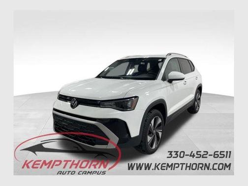 Pure White 2025 Volkswagen Taos 1.5T SE