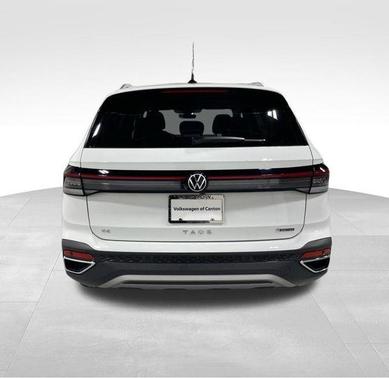 Pure White 2025 Volkswagen Taos 1.5T SE
