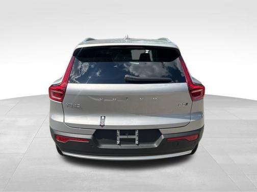 2024 Volvo XC40 B5 Ultimate Bright Theme
