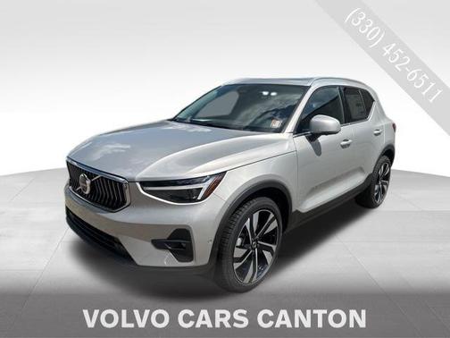 2024 Volvo XC40 B5 Ultimate Bright Theme
