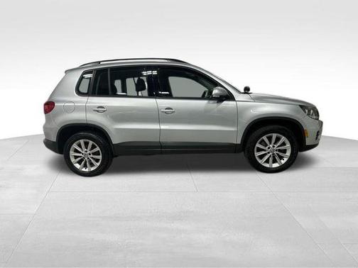 Reflex Silver Metallic 2017 Volkswagen Tiguan Limited 2.0T