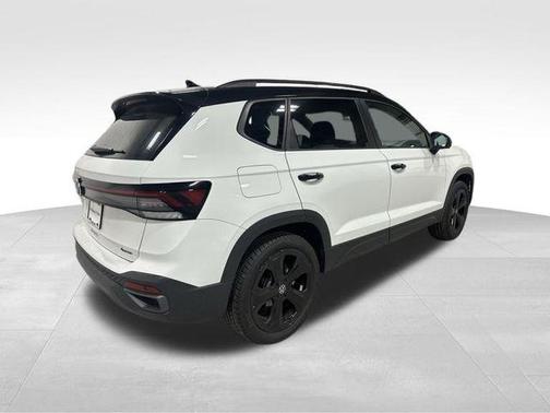 2025 Volkswagen Taos 1.5T SE Black