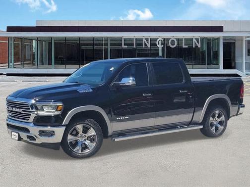 Diamond Black Crystal Pearlcoat 2019 RAM 1500 Laramie