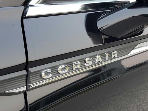 Infinite Black Metallic Clearcoat 2025 Lincoln Corsair Reserve