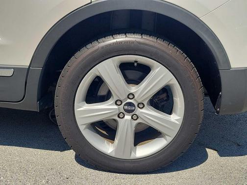 White Platinum Metallic Tri-Coat 2016 Lincoln MKC Premier