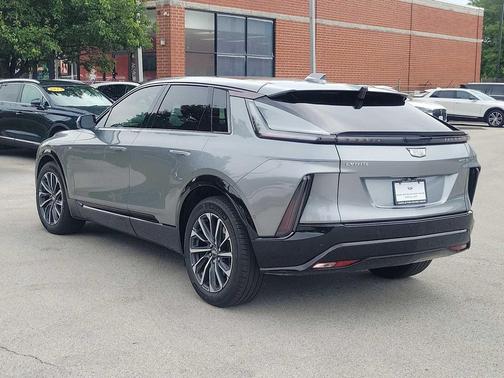 Argent Silver Metallic 2024 Cadillac LYRIQ Sport