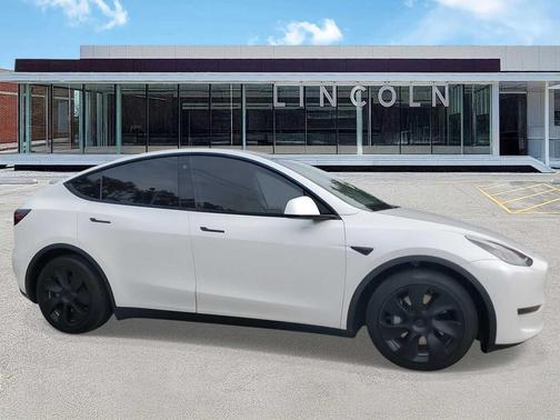 2022 Tesla Model Y Long Range Dual Motor All-Wheel Drive