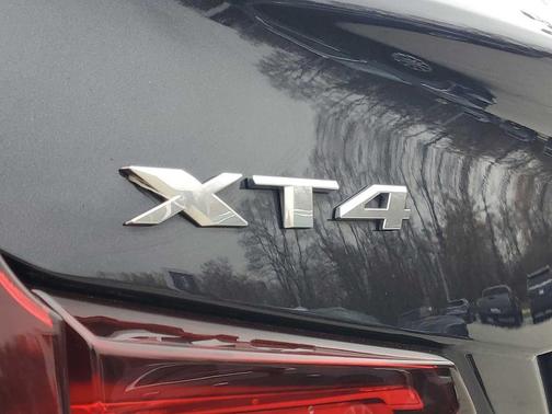 2022 Cadillac XT4 Luxury