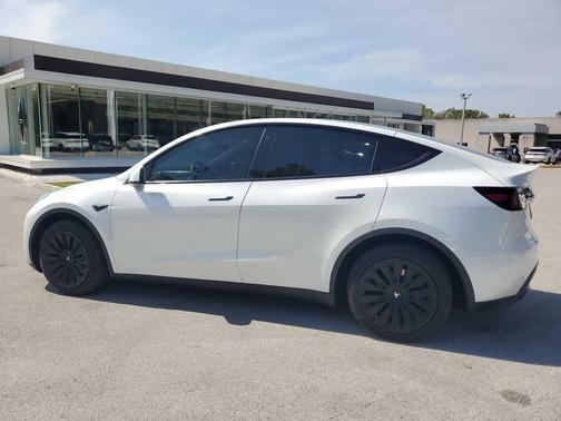 2023 Tesla Model Y Long Range Dual Motor All-Wheel Drive
