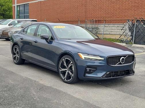 Denim Blue Metallic 2024 Volvo S60 B5 Plus Dark Theme