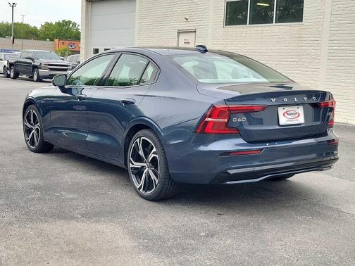 Denim Blue Metallic 2024 Volvo S60 B5 Plus Dark Theme