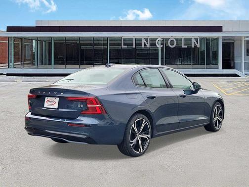 Denim Blue Metallic 2024 Volvo S60 B5 Plus Dark Theme
