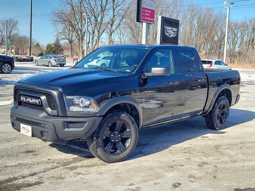 2024 RAM 1500 Classic Warlock Crew Cab 4x4 5'7' Box