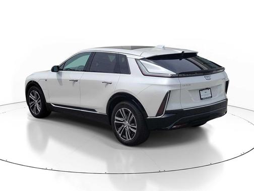 Crystal White Tricoat 2024 Cadillac LYRIQ Luxury