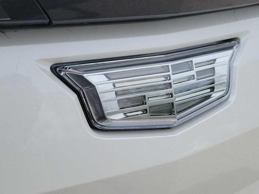 Crystal White Tricoat 2024 Cadillac LYRIQ Luxury