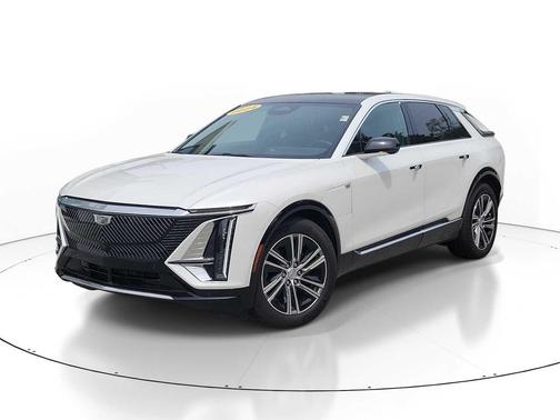 Crystal White Tricoat 2024 Cadillac LYRIQ Luxury