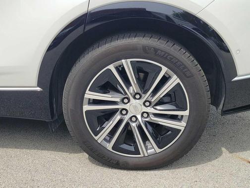 Crystal White Tricoat 2024 Cadillac LYRIQ Luxury