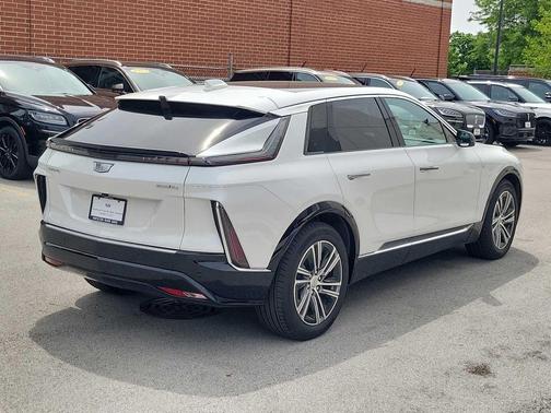 Crystal White Tricoat 2024 Cadillac LYRIQ Luxury