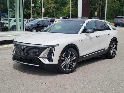 Crystal White Tricoat 2024 Cadillac LYRIQ Luxury