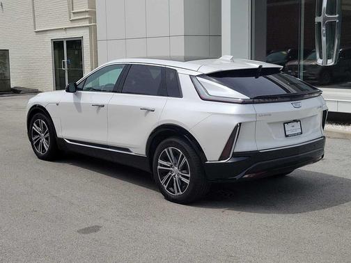 Crystal White Tricoat 2024 Cadillac LYRIQ Luxury