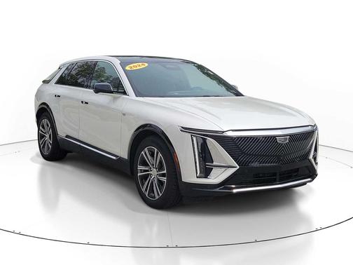 Crystal White Tricoat 2024 Cadillac LYRIQ Luxury