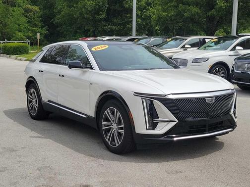 Crystal White Tricoat 2024 Cadillac LYRIQ Luxury