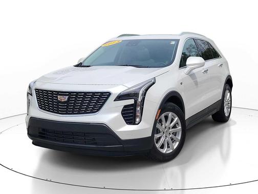 Crystal White Tricoat 2023 Cadillac XT4 Luxury