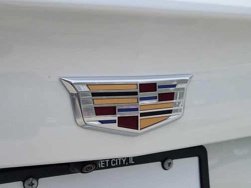 Crystal White Tricoat 2023 Cadillac XT4 Luxury