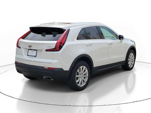 Crystal White Tricoat 2023 Cadillac XT4 Luxury