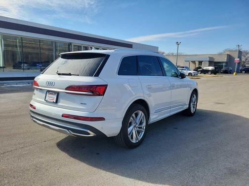 2023 Audi Q7 55 Premium Plus