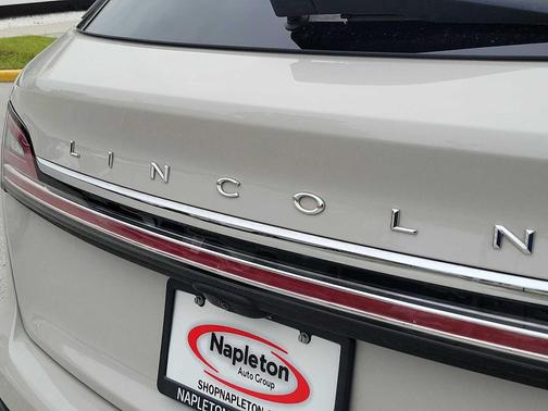 Ceramic Pearl Metallic Tinted Clearcoat 2023 Lincoln Nautilus Reserve
