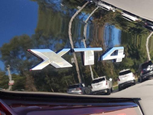 2024 Cadillac XT4 Premium Luxury