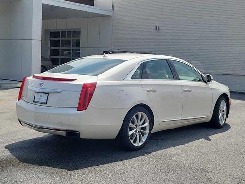White Diamond Tricoat 2014 Cadillac XTS Luxury