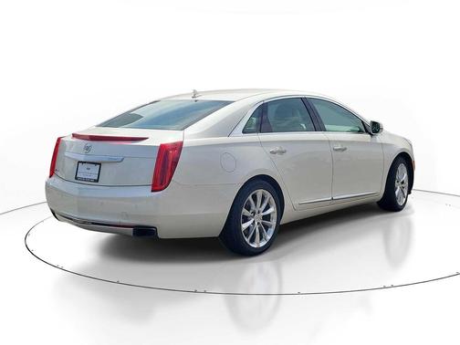 White Diamond Tricoat 2014 Cadillac XTS Luxury
