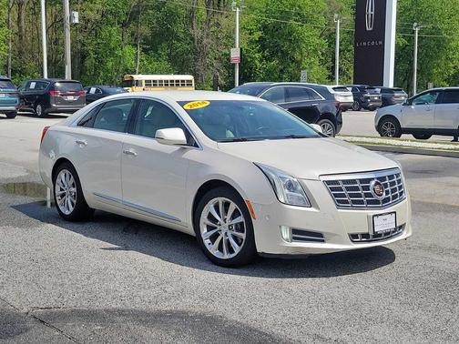 White Diamond Tricoat 2014 Cadillac XTS Luxury