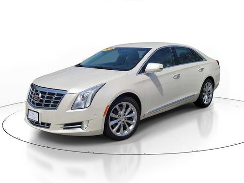 White Diamond Tricoat 2014 Cadillac XTS Luxury
