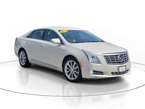 White Diamond Tricoat 2014 Cadillac XTS Luxury