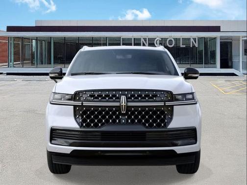 Pristine White Metallic Tri-Coat 2027 Lincoln Navigator Black Label