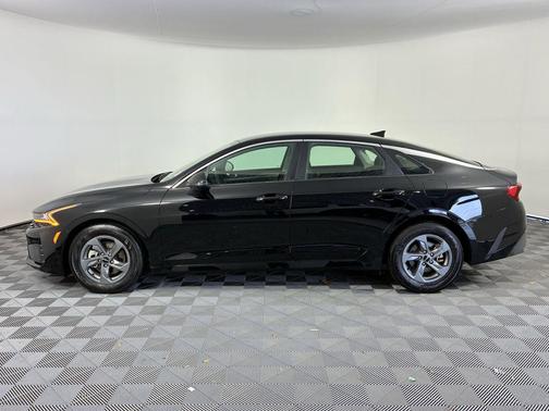 2022 Kia K5 LX