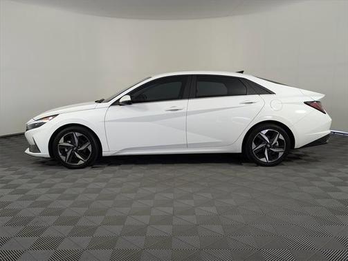 2022 Hyundai ELANTRA Limited
