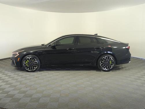 Aurora Black Pearl 2026 Kia K5 GT