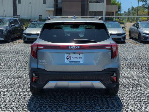 Steel Gray 2026 Kia Seltos EX