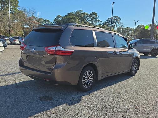 2019 Toyota Sienna XLE