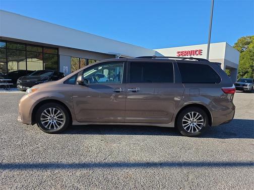 2019 Toyota Sienna XLE